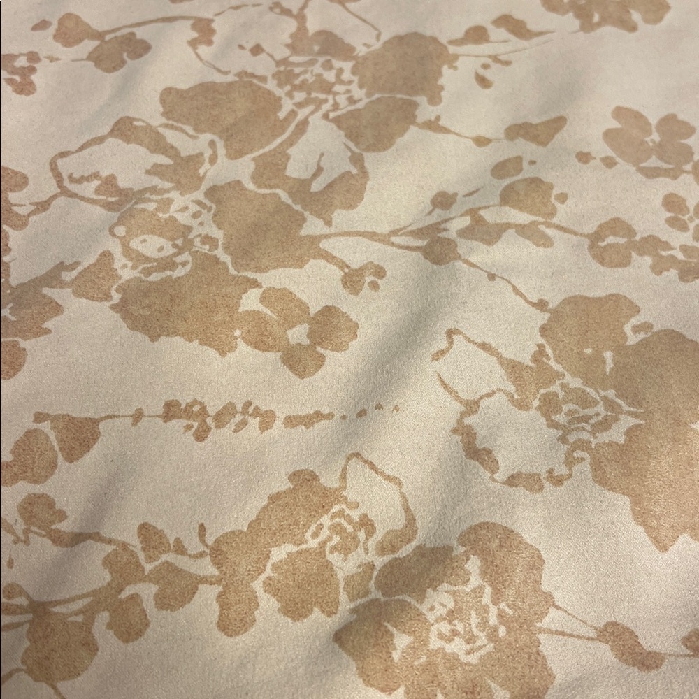 Set of 2 Pier 1 Imports Floral Pillow Covers 18x18 Neutral Beige Zipper - Picture 2 of 5